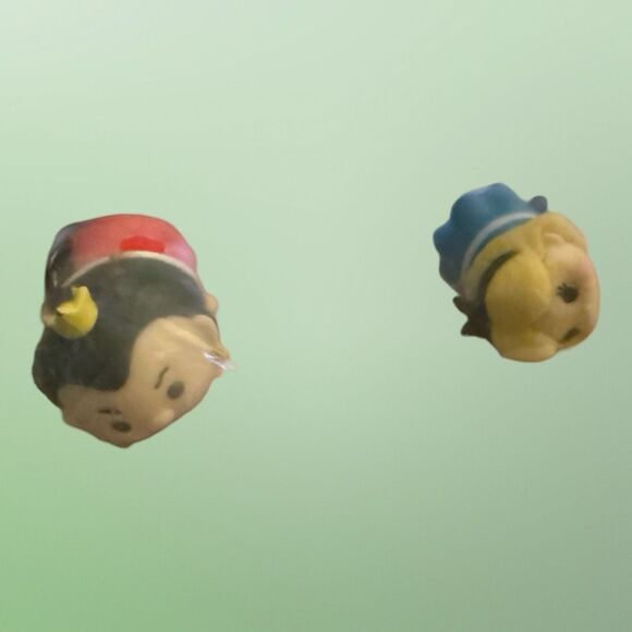 NIP Disney 100 Tsum Tsum Series 2 Queen Of Hearts & Alice Figure Sealed B21 - Picture 3 of 4